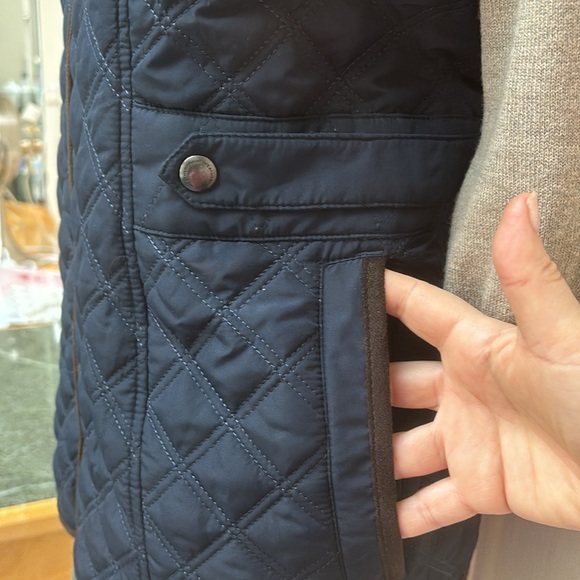 Weatherproof dark blue vest with faux fur - Picture 2 of 7